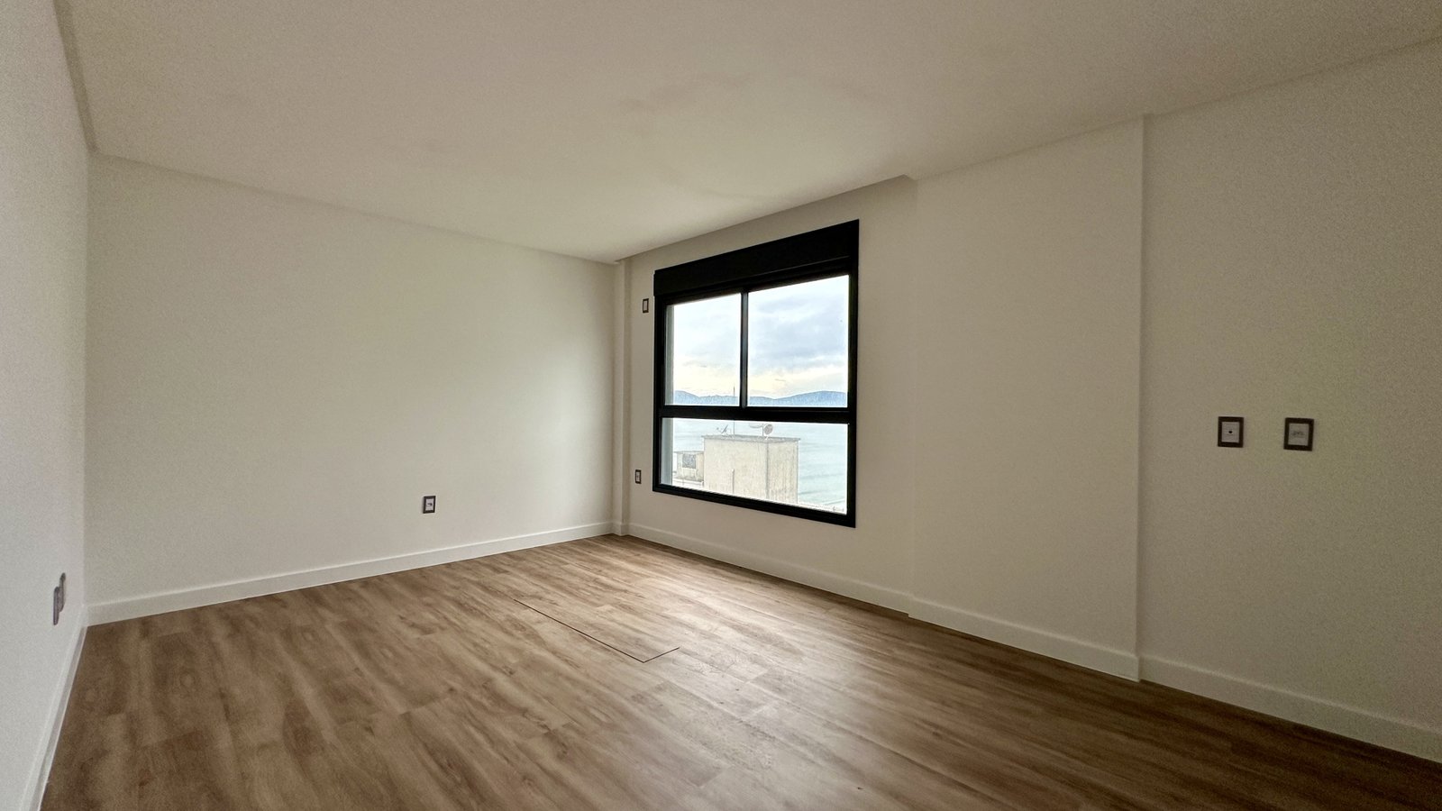 Apartamento, EZÉ, Meia Praia