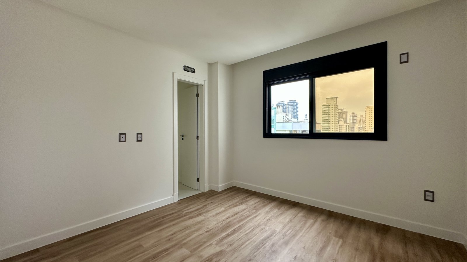 Apartamento, EZÉ, Meia Praia